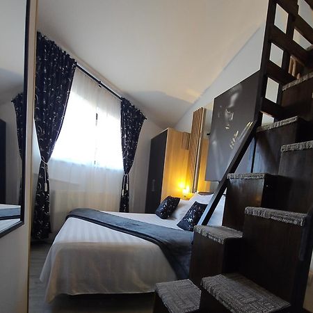 Theline Hotel Bukarest Eksteriør billede