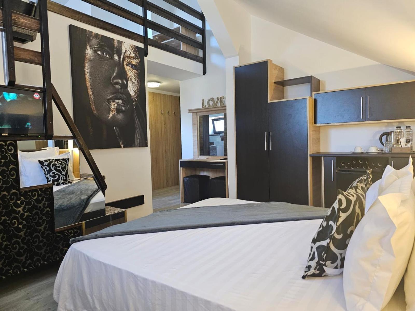Theline Hotel Bukarest Eksteriør billede