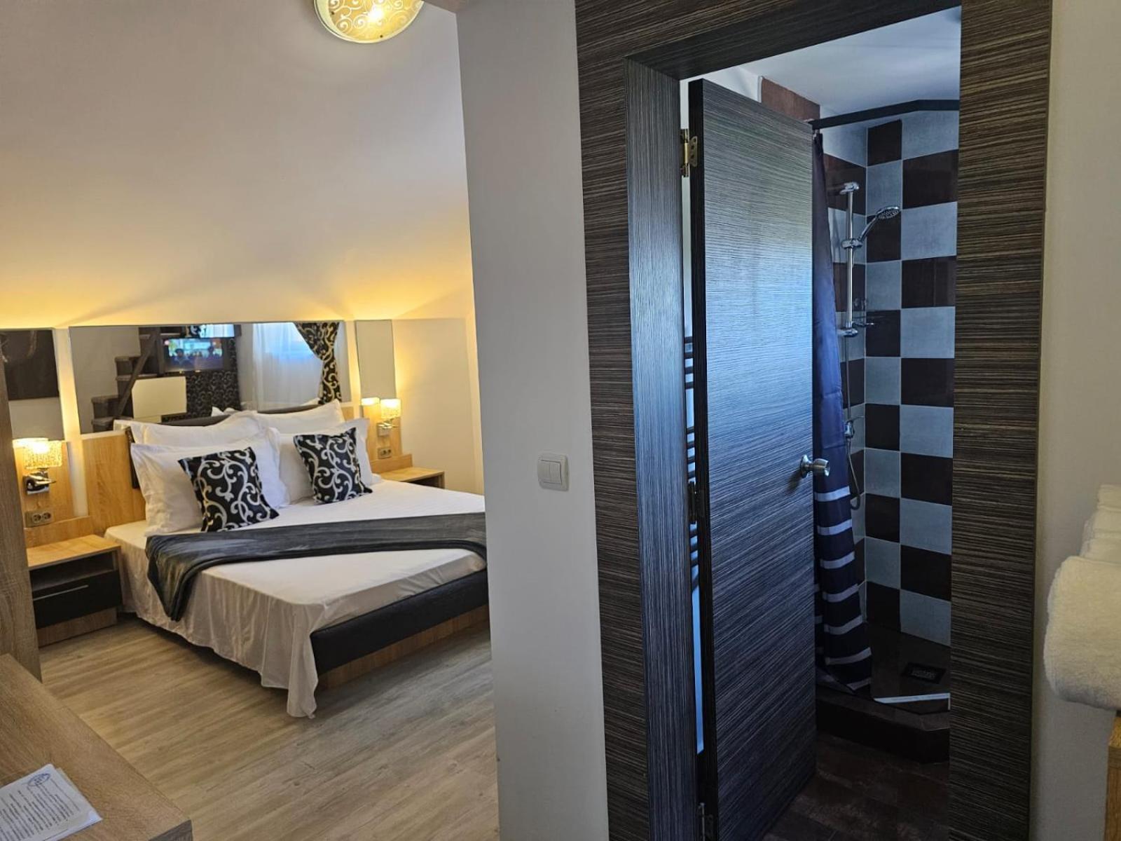 Theline Hotel Bukarest Eksteriør billede