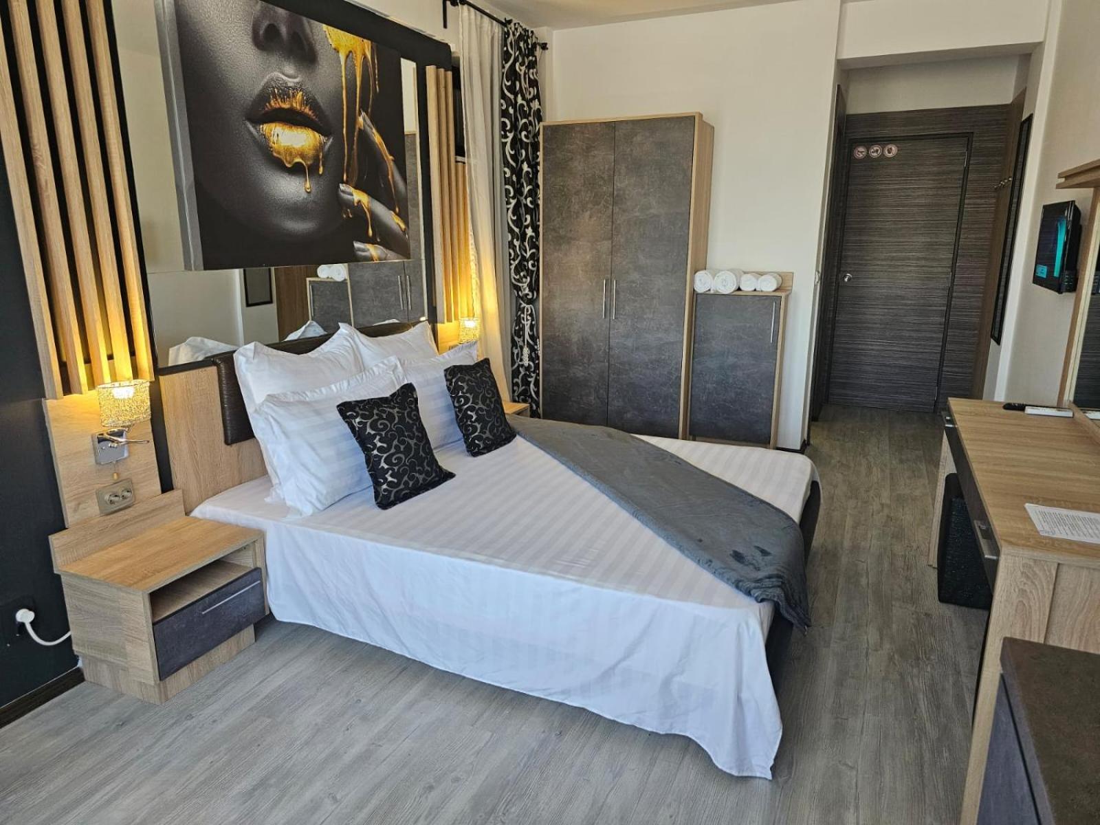 Theline Hotel Bukarest Eksteriør billede