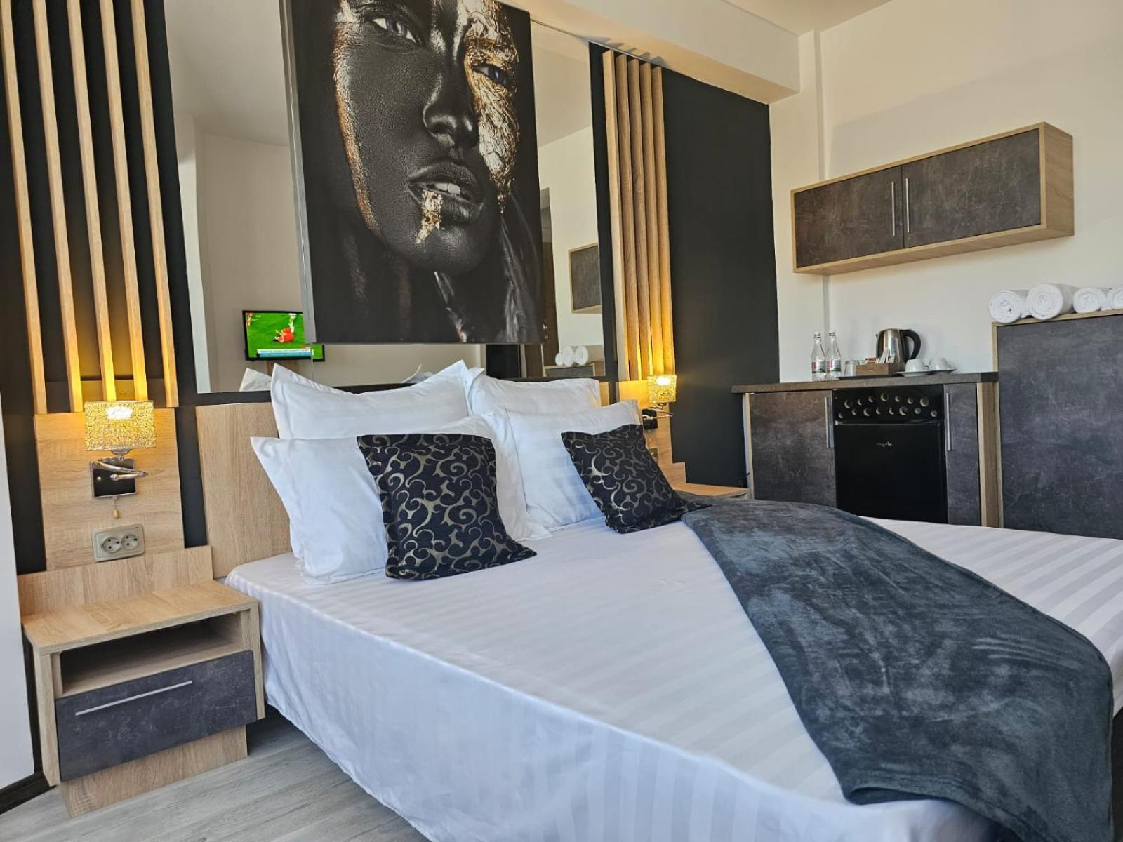 Theline Hotel Bukarest Eksteriør billede