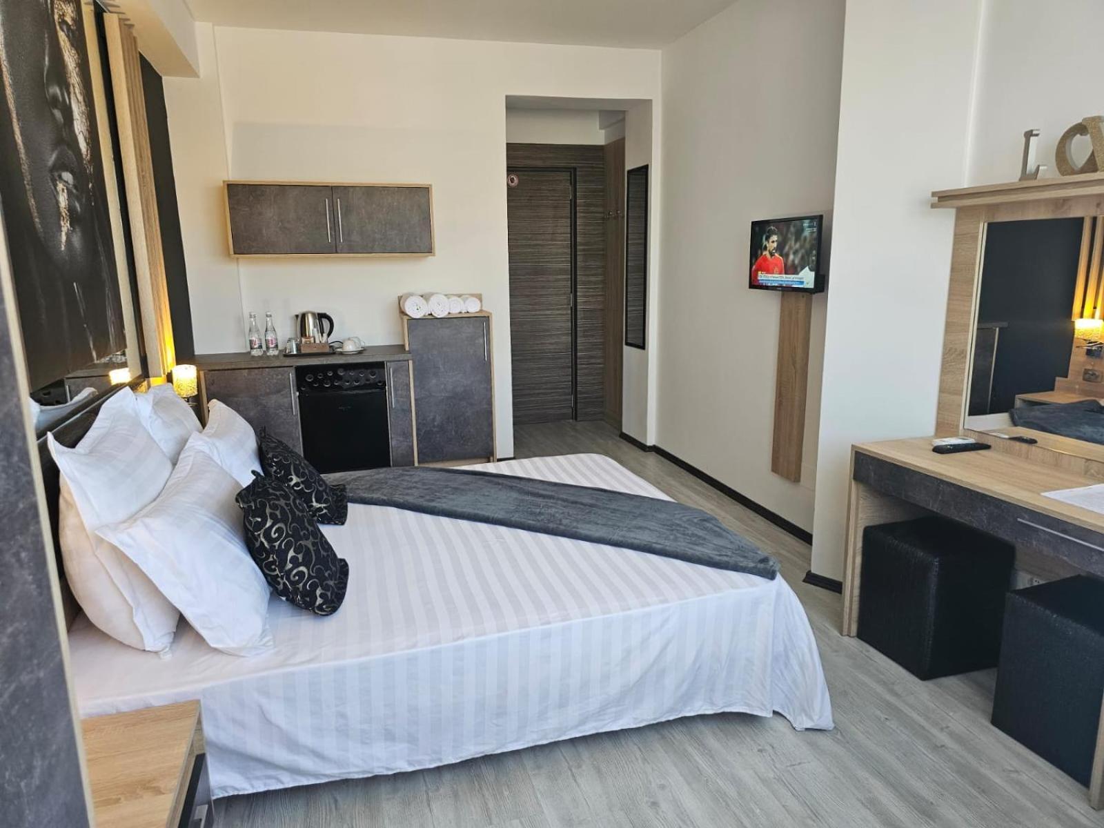 Theline Hotel Bukarest Eksteriør billede